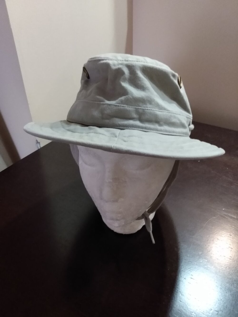 The Tilley Hat Model T5 Size 7 Outdoors Tilley Endurables